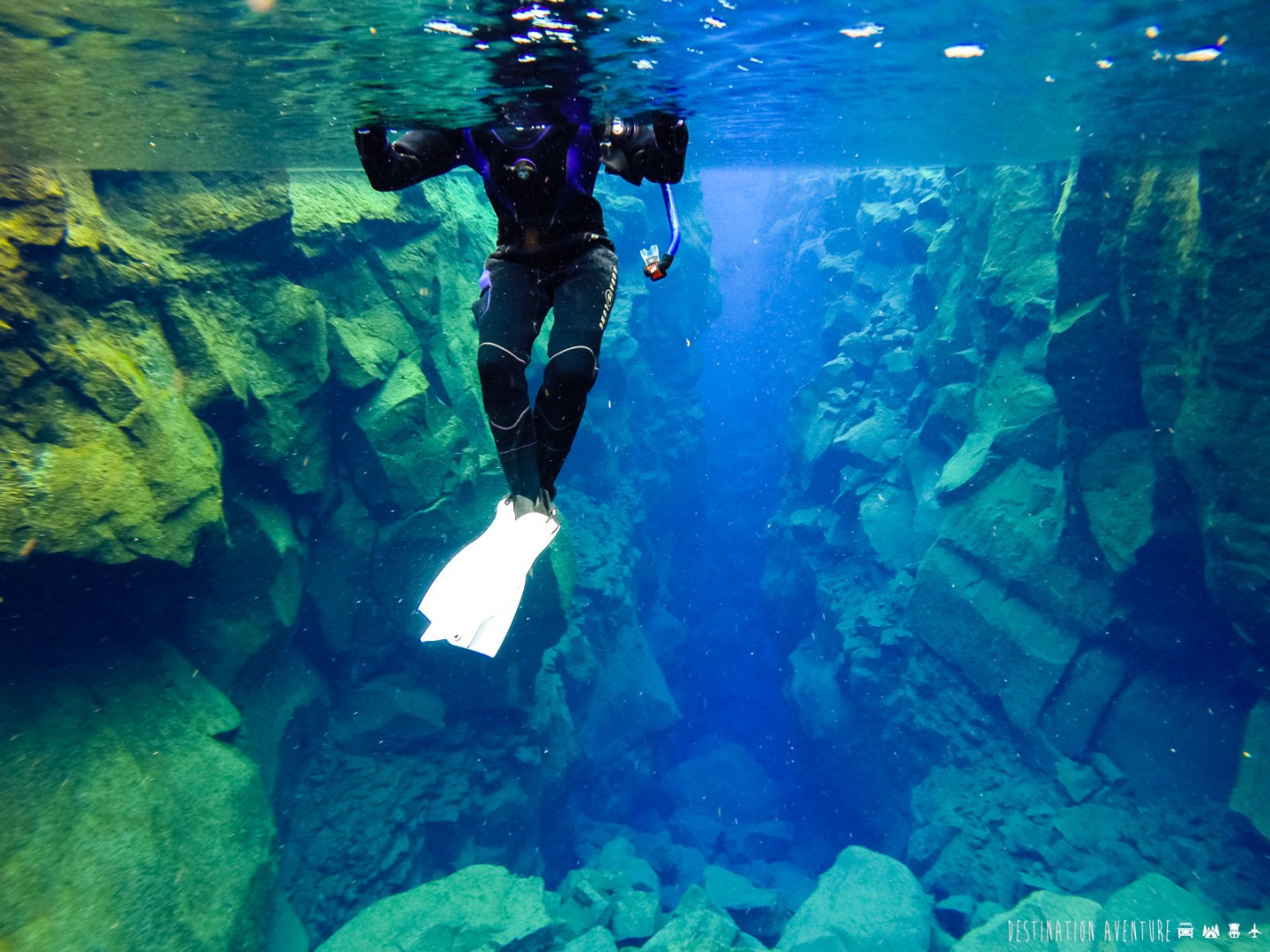 Plonger entre deux plaques tectoniques en Islande