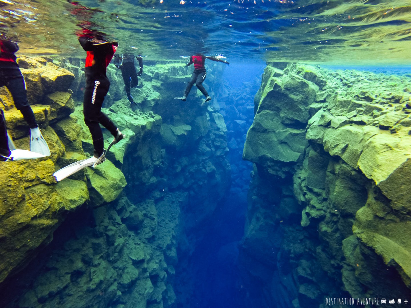 Plonger entre deux plaques tectoniques en Islande