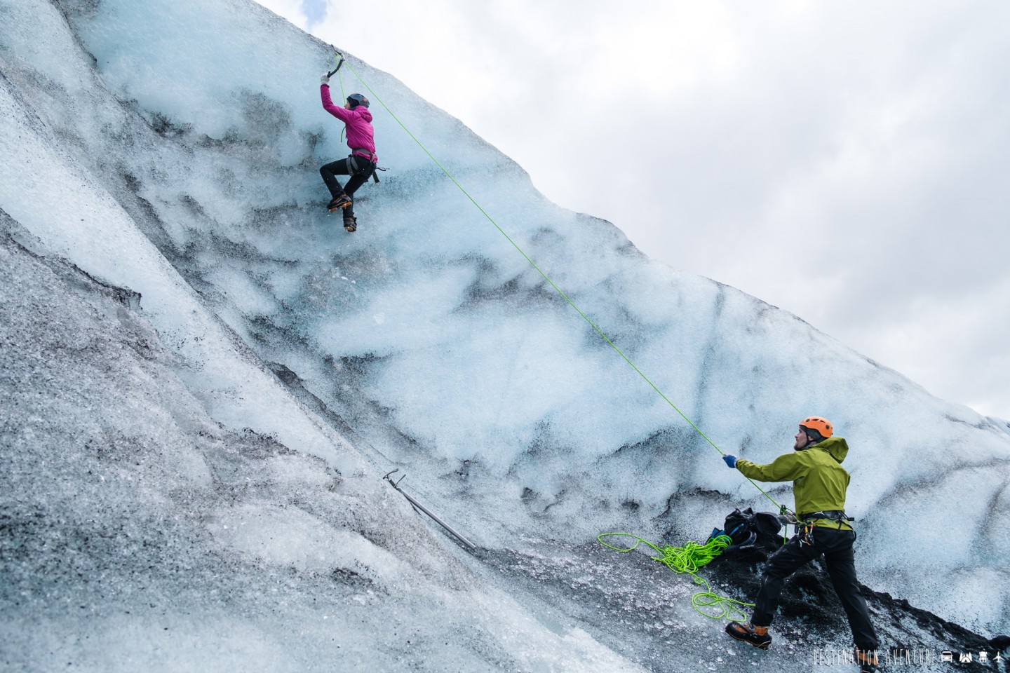 Journée épique de randonnée et d'escalade de glacier en Islande